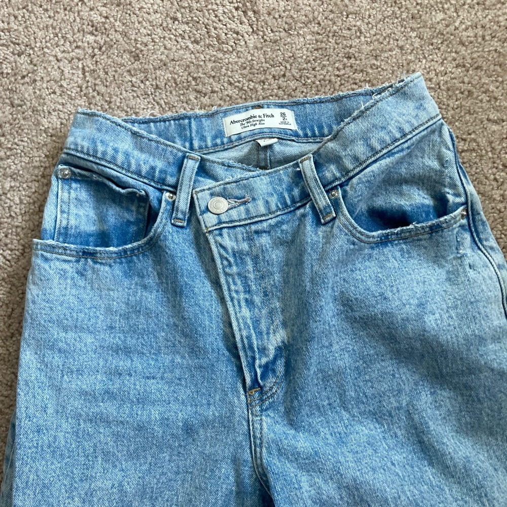 Abercrombie and Fitch curve love the 90’s straight ultra high rise jeans